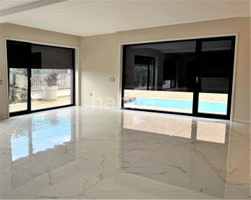 Venda Moradia T4 com piscina - Miramar Arcozelo - 