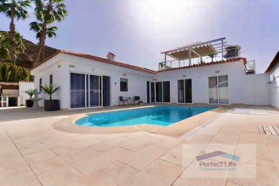 House 4 Bedrooms in Tauro