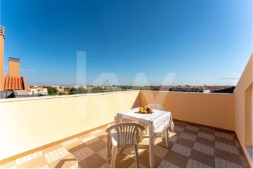 Apartment 3 Bedrooms in Carcavelos e Parede