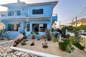 House 6 Bedrooms in Porto Salvo