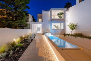 House 4 Bedrooms in Carcavelos e Parede