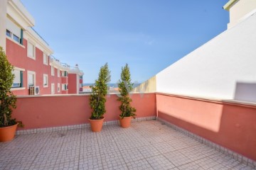 Apartamento 1 Quarto em Carcavelos e Parede