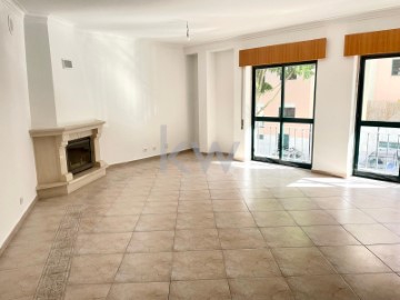 Apartment 3 Bedrooms in Carnaxide e Queijas