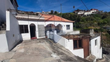 House 4 Bedrooms in São Roque