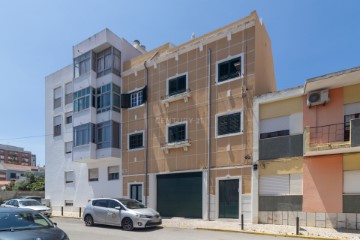 Building in Barreiro e Lavradio