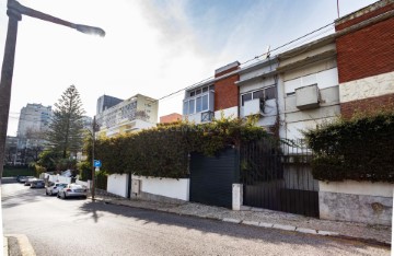 House 5 Bedrooms in Alvalade