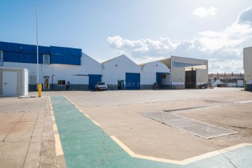 Industrial building / warehouse in Alhos Vedros
