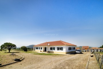 House 5 Bedrooms in Sobral de Monte Agraço