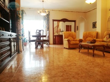 House 5 Bedrooms in Pego