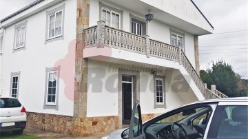 House 4 Bedrooms in Begonte (San Pedro)