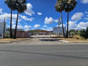 Armazém em Santa Catarina Da Fonte Do Bispo