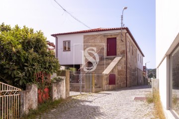 House 5 Bedrooms in Vila Verde e Barbudo