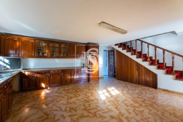 House 3 Bedrooms in Roriz