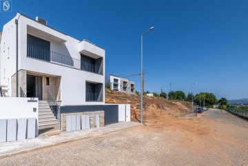 Maison 3 Chambres à Mire de Tibães