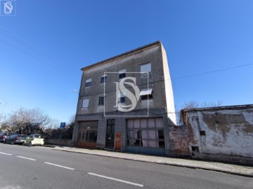 Prédio em São Miguel do Rio Torto e Rossio Ao Sul do Tejo