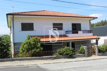 Maison 3 Chambres à Vila Meã