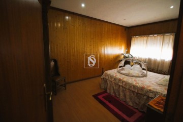 Apartment 4 Bedrooms in Veade, Gagos e Molares