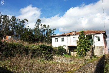 House 4 Bedrooms in Canedo de Basto e Corgo