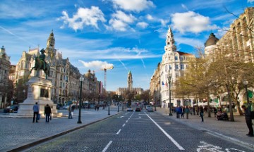 avenida-dos-alianos-na-baixa-do-porto-em-portugal