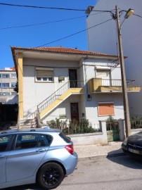 Building in Almada, Cova da Piedade, Pragal e Cacilhas