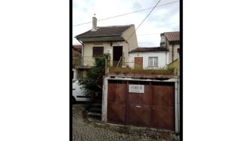 House 4 Bedrooms in Vila Boa