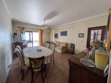 Apartment 3 Bedrooms in Loures