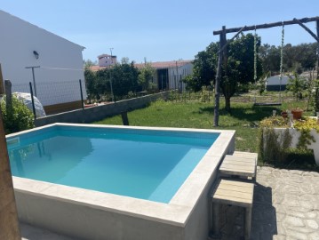 House 4 Bedrooms in Couço