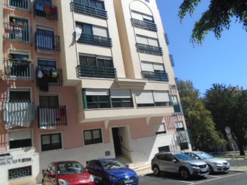 Apartamento 3 Quartos em Massamá e Monte Abraão