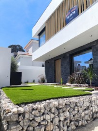 House 3 Bedrooms in Charneca de Caparica e Sobreda