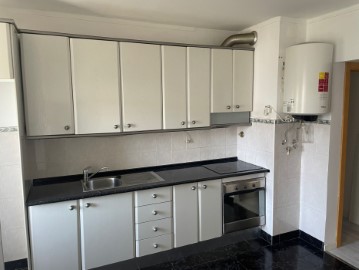 Appartement 2 Chambres à Santo António dos Cavaleiros e Frielas