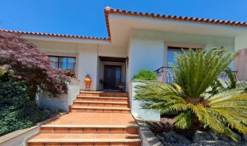 House 5 Bedrooms in Mozelos