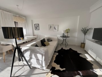 Apartamento 3 Quartos em Carcavelos e Parede