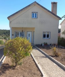 House 4 Bedrooms in Alburitel