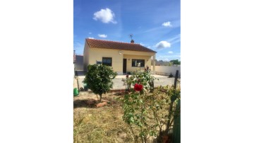 House 3 Bedrooms in Marinhais