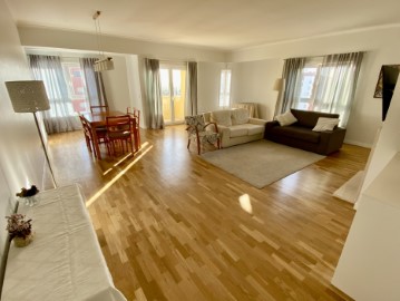 Apartment 4 Bedrooms in Carnide