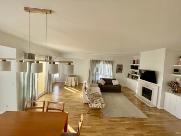 Apartamento 4 Quartos em Carnide