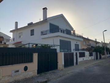 Moradia 3 Quartos em Carcavelos e Parede