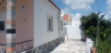 House 2 Bedrooms in Santo Isidoro