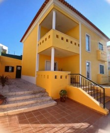 House 4 Bedrooms in Santiago dos Velhos