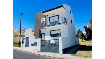 House 5 Bedrooms in Mina de Água