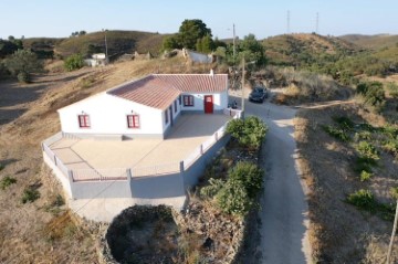 House 4 Bedrooms in Santa Catarina Da Fonte Do Bispo