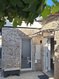 House 3 Bedrooms in Covilhã e Canhoso