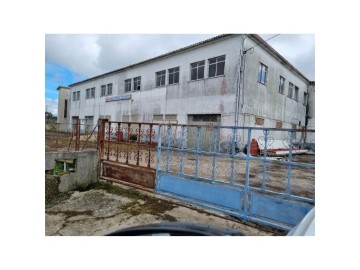 Industrial building / warehouse in Midões