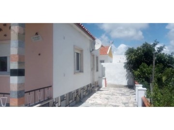 House 2 Bedrooms in Santo Isidoro