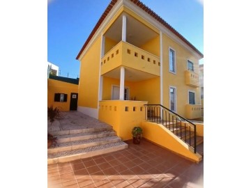 House 4 Bedrooms in Santiago dos Velhos