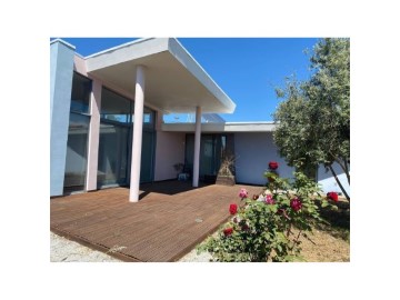 House 4 Bedrooms in Sameice e Santa Eulália