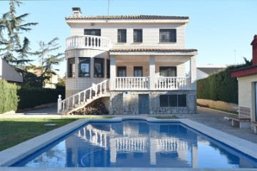 Maison 6 Chambres à Vírgen de Montserrat