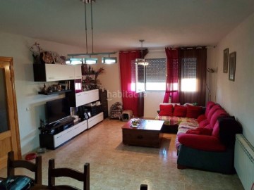 House 3 Bedrooms in Recas