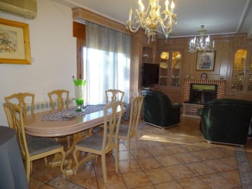 House 5 Bedrooms in Ribazo