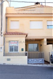 House 4 Bedrooms in Losa del Obispo